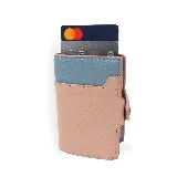 Tarjetero Panama Jack de cuero color rosa y celeste, con capacidad para varias tarjetas y sistema de apertura automática.