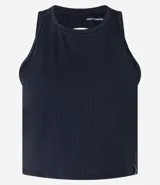 Musculosa deportiva celeste de microfibra texturizada, corte box, cuello redondo y espalda descubierta.