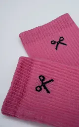 Medias 3/4 color fucsia de algodón con logo de Luxo en la botamanga y estampado de tijeras.