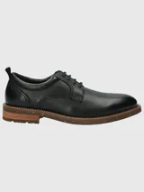 Zapato acordonado de cuero color marrón claro, con suela de goma y detalle de tirador en el talón.