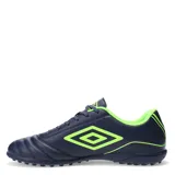 Championes de fútbol Umbro Classico III HG, color blanco con detalles en negro.