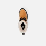 Bota de gamuza color marrón claro con detalles en negro, cordones de trekking y cuello de piel sintética.