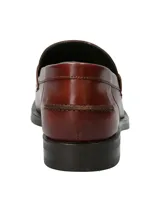 Mocasín negro de cuero con plantilla de cuero y suela de goma.