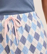 Short de pijama con cintura elástica y cordón contrastante.
