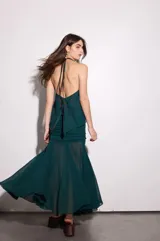 Falda larga de gasa color verde petróleo, con base mini con frunces y largo godet.