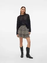 Sweater de punto negro con calados, mangas largas abullonadas y cuello redondo.