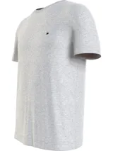 Remera gris de algodón con cuello redondo y mangas cortas. Presenta el logo de Tommy Hilfiger bordado en el pecho.