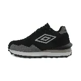 Championes urbanos Umbro, color negro con detalles en gris y blanco.