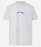 Remera blanca de algodón con cuello redondo y mangas cortas. Estampa frontal con lettering y en la espalda con personajes de la serie Rick and Morty.