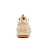Championes urbanos Caterpillar Colorado Sneaker Lo, color beige con detalles en naranja. Capellada de cuero y nylon ripstop, forro de malla de nylon, plantilla acolchada, entresuela de EVA y suela de goma.