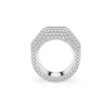 Anillo de cóctel octogonal con pavé de cristales blancos y baño de rodio.