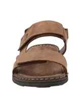 Sandalias marrones de cuero con tiras ajustables con velcro y suela de goma.
