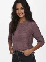 Sweater de punto color marrón rosado, de corte holgado y mangas largas.
