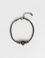 Pulsera de eslabones color gris plomo con dije de corazón con strass y cuentas redondas.