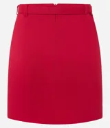 Short pollera corto de bengalina de viscosa certificada, con trabillas en la cintura, cinturón forrado y abertura lateral.