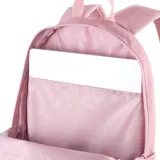 Mochila Puma color rosa con logo blanco estampado. Cuenta con un compartimento principal con cierre, un bolsillo frontal con cierre, dos bolsillos laterales de malla y correas acolchadas ajustables.