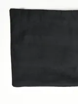 Funda de almohadón rectangular color negro, de 28 x 48 cm.