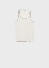 Musculosa blanca de punto canalé con ribete negro en cuello y sisas.