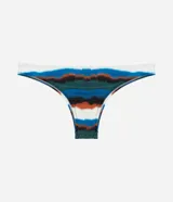 Bombacha de bikini estampada con rayas aquareladas en tonos azul, verde, blanco y naranja.