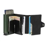 Billetera compacta de cuero genuino color verde oscuro con doble compartimento de aluminio para tarjetas. Presenta un sistema de deslizamiento para fácil acceso, espacio para billetes y protección RFID. Diseño funcional con cierre de broche y costuras decorativas a tono.