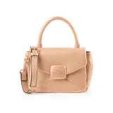 Cartera bandolera color rosa gold, con solapa y diseño acolchado en símil cuero. Tiene correa regulable y asa fija, herrajes plateados, bolsillo interno con cierre, bolsillo externo abierto y compartimento principal con interior de tela de algodón y poliéster.