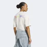 Remera blanca de corte holgado con estampado de logo Adidas en degradé de colores.