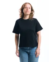 Remera negra de algodón orgánico con cuello redondo y corte cuadrado.