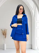 Conjunto de top bandeau y minifalda color negro.