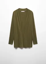 Cardigan de punto fino color beige, con diseño recto, cuello pico y manga larga, sin cierre.