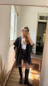 Ruana tejida artesanalmente en lana y algodón.