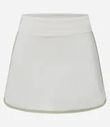 Short pollera deportivo de microfibra color blanco hueso, con cintura alta y bies contrastante en el ruedo.