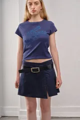 Minifalda circular de tartán en tonos rojo, azul y verde.