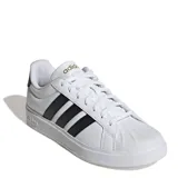 Championes Adidas Streettalk blancos con las tres tiras laterales en negro y logo dorado en la lengüeta.