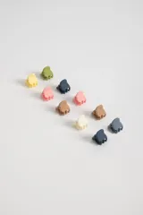 Pack de diez mini broches para el pelo en colores pastel: amarillo, verde oliva, azul marino, rosa, marrón claro, blanco y gris azulado.