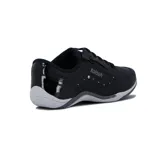Zapatillas urbanas Kolosh negras con cordones y cierre lateral, detalles de perforaciones y apliques brillantes.