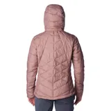 Campera puffer color salmón con capucha, cierre frontal y bolsillos laterales con cierre. Cuenta con tecnología termorreflectante Omni-Heat™ y puños con orificios para los pulgares.