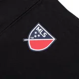 Buzo hoodie negro con el escudo del Inter de Miami estampado en blanco en el pecho y cordones ajustables en la capucha.