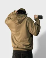 Hoodie color arena de felpa premium, corte boxy y calce amplio. Estampado minimalista en la espalda con la frase "To be continued...".