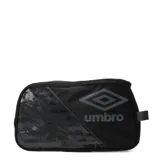Botinera negra con logo Umbro estampado en gris y diseño geométrico en el frente.