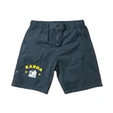 Bermuda de gabardina color azul marino con corte recto y funcional. Presenta cintura elástica con cordón ajustable y botón frontal. Incluye un estampado gráfico en la pierna izquierda con el texto 'KABOA', estrellas y una ilustración de una casa.