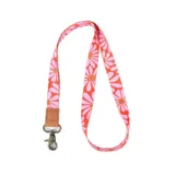 Llavero tipo lanyard multicolor con estampado de flores en tonos rosa y naranja.