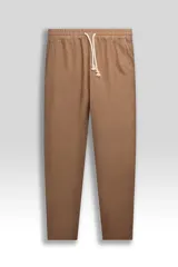 Pantalón de lino color tabaco, con cintura elástica y cordón ajustable.