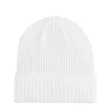 Gorro de lana Puma color crema con logo de la marca en etiqueta rectangular negra.