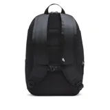Mochila Nike Heritage negra con doble cierre superior, bolsillo frontal con cierre y logo de la marca bordado en la parte inferior.
