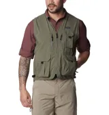 Chaleco utilitario color verde militar, con protección solar UPF 50 y múltiples bolsillos de seguridad.