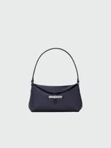 Bolso hobo pequeño Longchamp Le Roseau, color negro, con asa corta para llevar al hombro y cierre con broche metálico plateado.