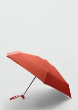 Paraguas mini plegable color ladrillo, con funda a juego y logo estampado.
