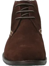 Botines acordonados de gamuza color marrón oscuro, con suela de goma y plantilla de cuero.
