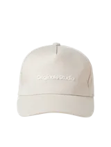 Gorra de béisbol color beige con logo bordado en el frente.