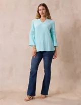 Blusa blanca de gasa bambula, marca Ruby Rd. Cuello a la base y escote en V. Manga ¾ amplia, con aplique en crochet.